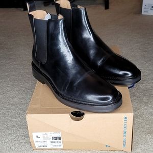 Aldo's Lacien Chelsea boots black shiny leather size 9.5